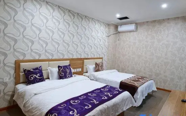 Qilong Express Hotel (Tumen's Second Department Store)