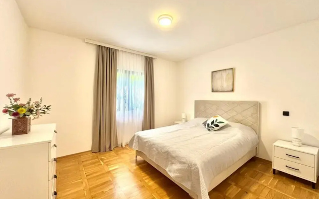 Sunny Bay Apartments
