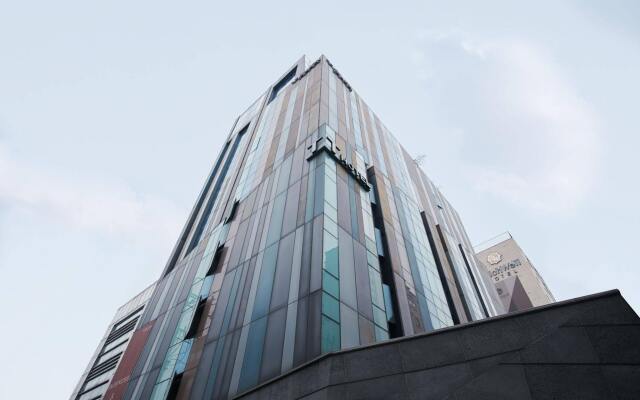 Tria Hotel вид на фасад