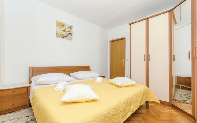 Awesome Home in Solin with WiFi, 8 Bedrooms & Hot Tub