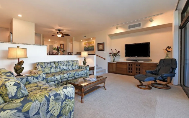 Kaanapali Royal N 102 by RedAwning