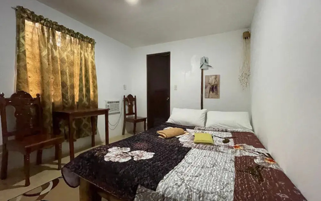 OYO 796 Southpoint Hostel And Restobar