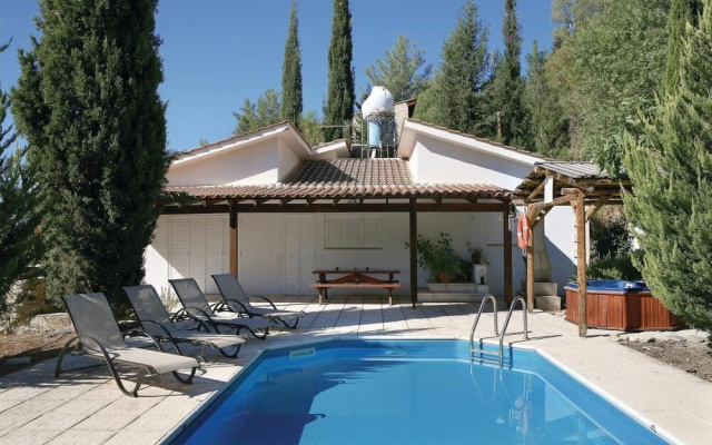 Beautiful Home in Miliou Paphos With 2 Bedrooms, Outdoor Swimming Pool and Swimming Pool