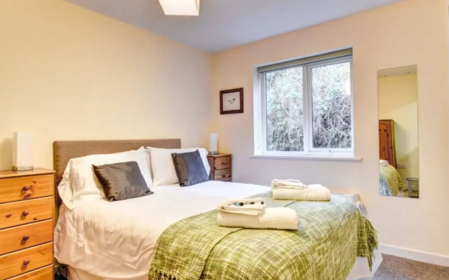 Holiday Home Cwm Tawel
