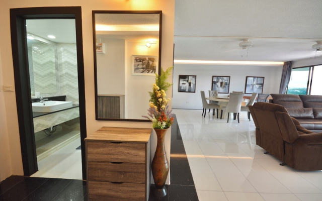 One-bedroom Sea-view Condo, 17th Floor Angket, Jomtien