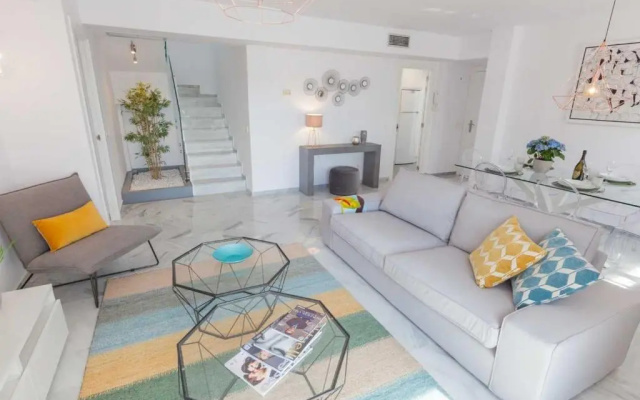 Exquisite Penthouse Suite with Rooftop Terrace
