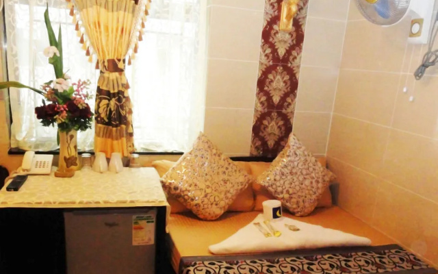 Oriental Pearl Kowloon Budget Hostel