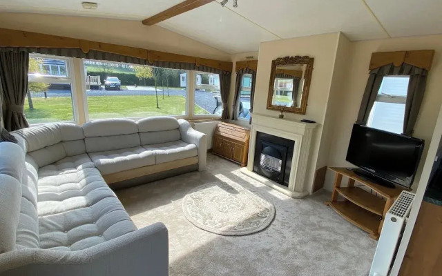 Caravan - Sleeps 4 - Pet Friendly - Parking