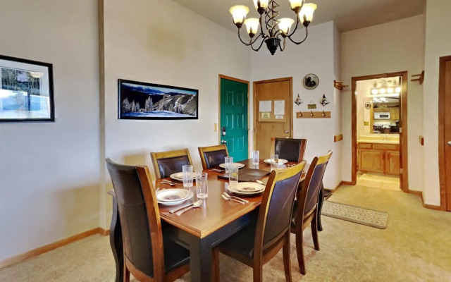 AA402 Buffalo Village 3 Br condo by RedAwning