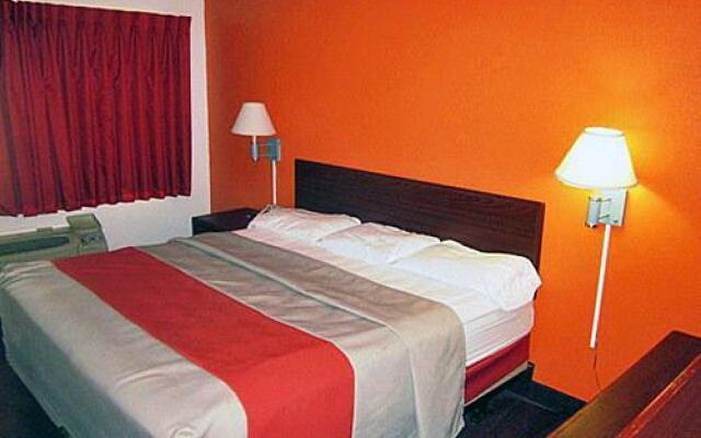 Отель Motel 6 Columbus - Worthington США, Колумбус - отзывы, цены и фото номеров - забронировать отель Motel 6 Columbus - Worthington онлайн вид на фасад