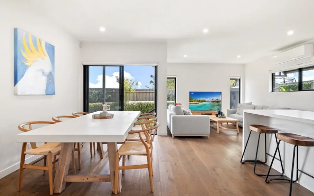 Bright 2-bed Glenroy Home With Courtyard