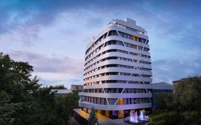Гостиница DoubleTree by Hilton Almaty вид на фасад
