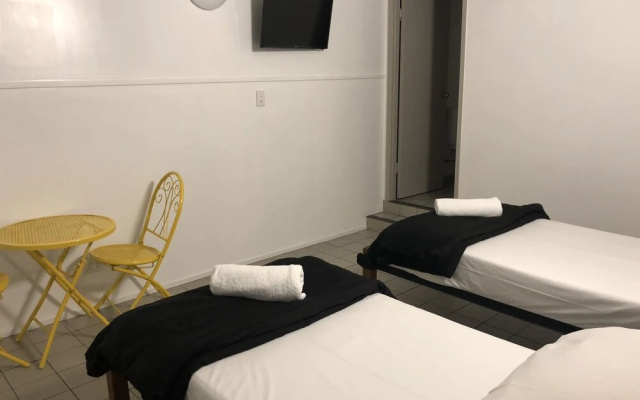 Airlie Waterfront Motel Accommodation