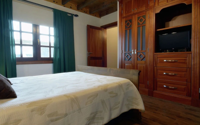 Spacious Villa in San Bartolomé With Swimming Pool