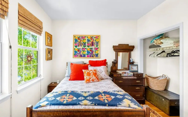 Eclectic 3 Bedroom Block From South Congress!