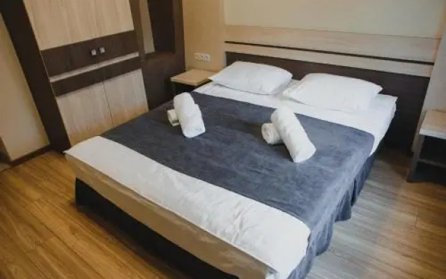 Hotel Merry Land