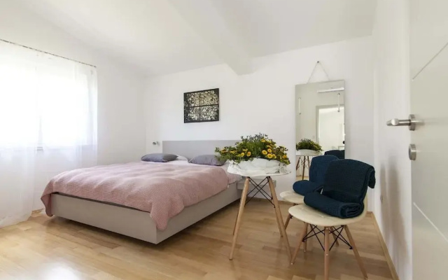 Deluxe Villa in Šibenik near Lake