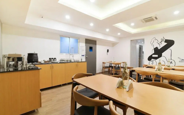 Srm by OYO Rooms