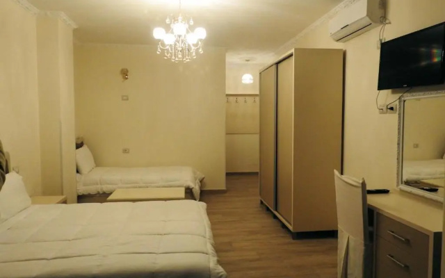 Hotel 3 Vellezerit
