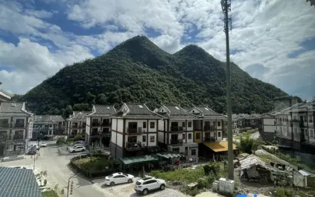Libo Xiaoqikong Shanzha Inn