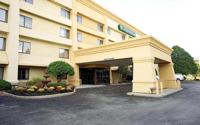 Отель La Quinta Inn Columbus Dublin вид на фасад