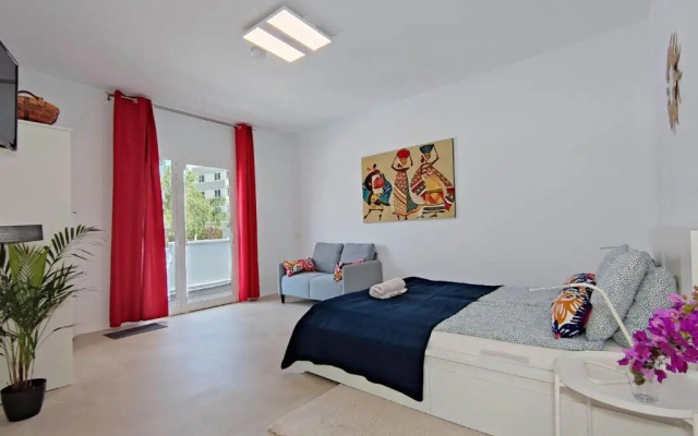 Fantastico 2 - Large Balcony, Free Parking, air Conditioning, Free Netflix, BBQ