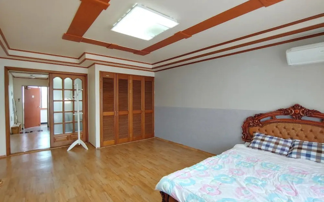 Baengnokdam Pension