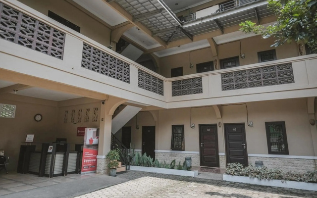 RedDoorz Syariah near Jamtos Jambi 2
