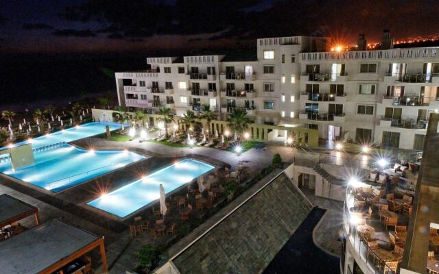 Отель Capital Coast Resort & Spa вид на фасад
