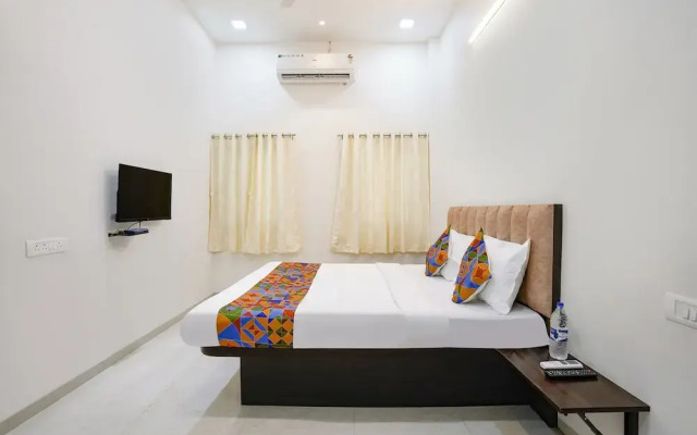 Fabhotel Saroj Inn