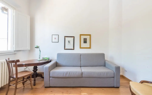 Pitti Cozy Apartment With Terrace