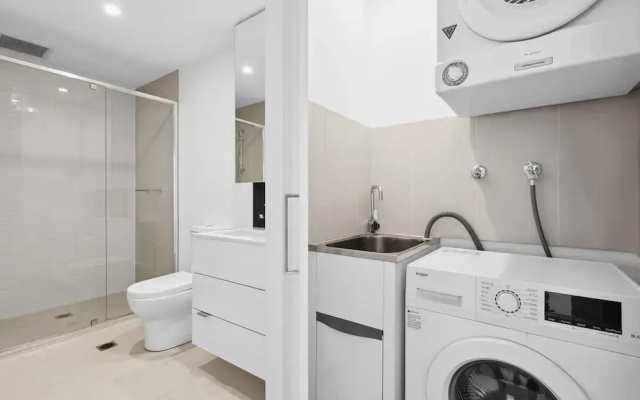 Contemporary 1-bed With Pool Near Brisbane River