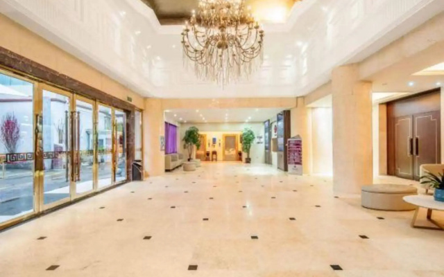 Tall Hotel