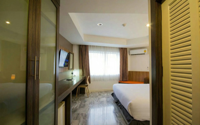 Dragon River Avenue Hotel