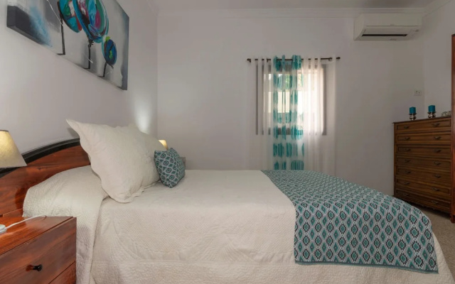 Casa de Vacaciones con Piscina Compartida I