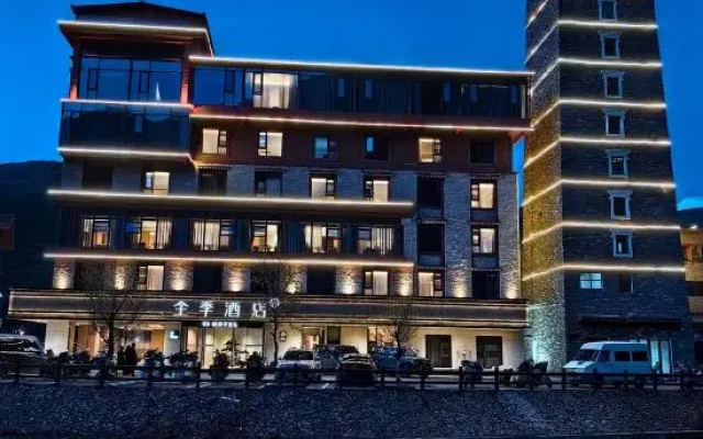 JI Hotel (Kangding Xinduqiao Town Photography Paradise Small Town)