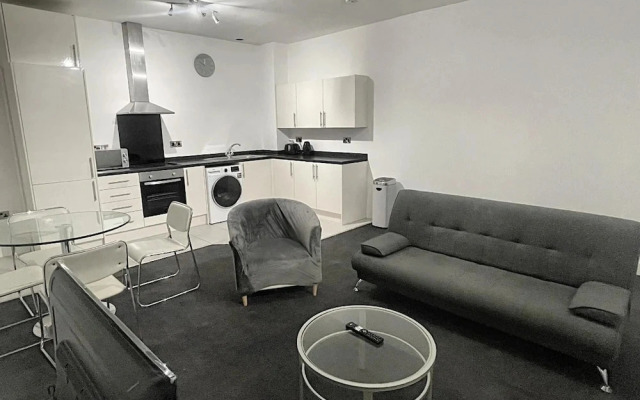 Modern 2 Bed Apartment in Salford