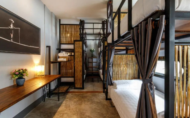 Hostel One Art & Gallery