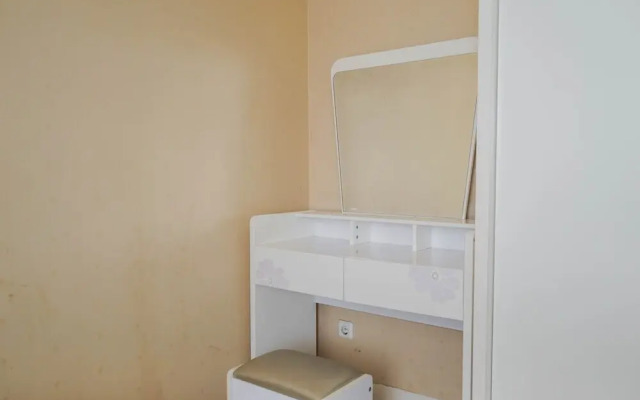 Simply Cozy 2BR Green Pramuka Apartment