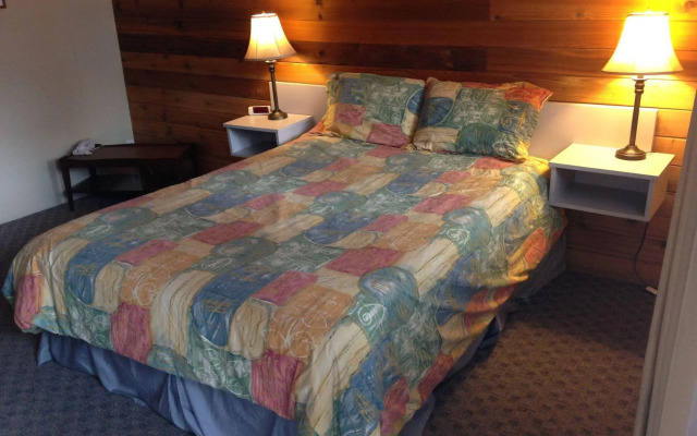 Pines Motel