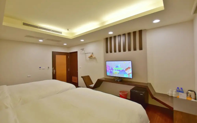 Ruocing Hot Spring Hotel