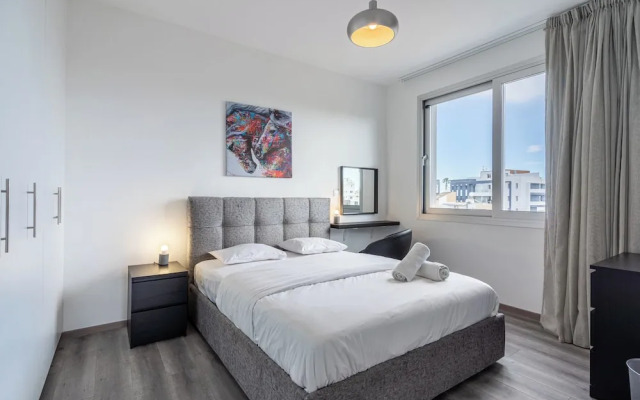 Sunflower 1-BR Apt. & Balcony in Larnaca
