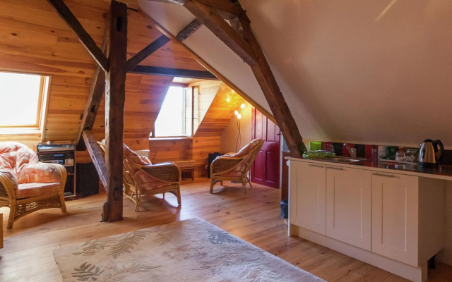 Elegant Holiday Home in Coubjours with heated pool and sauna