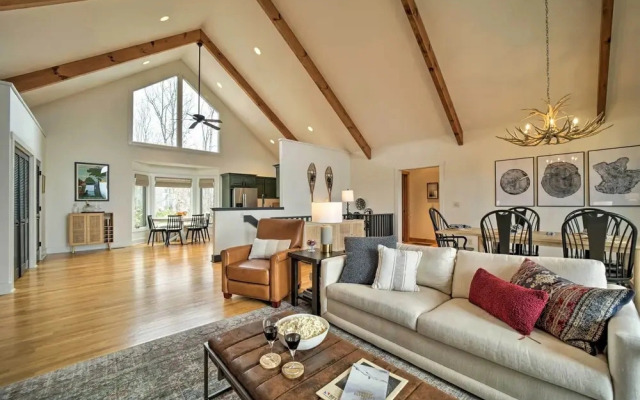 Sapphire 5BR Luxe: 5 Private Baths, Mtn Views