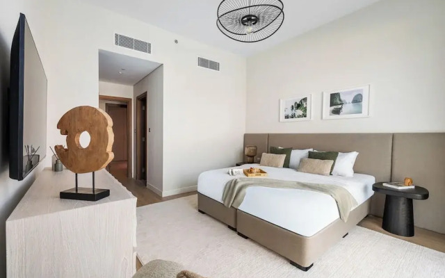 3BR with Burj Khalifa and Canal View