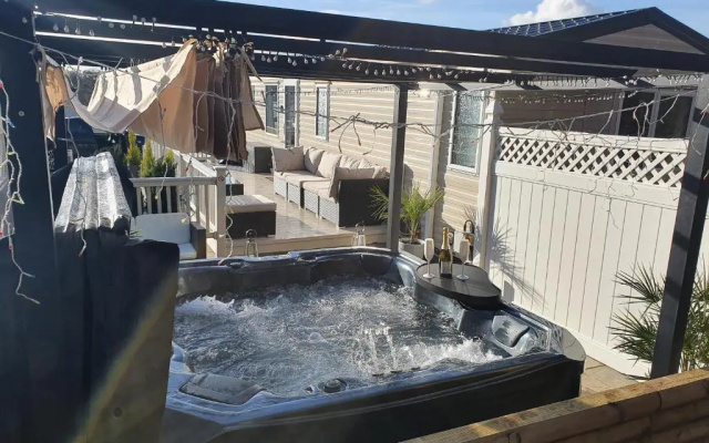 moonflower lodge Hot Tub