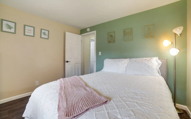 Pet-friendly Home w/ Hot Tub! 6 Mi to Dtwn Reno