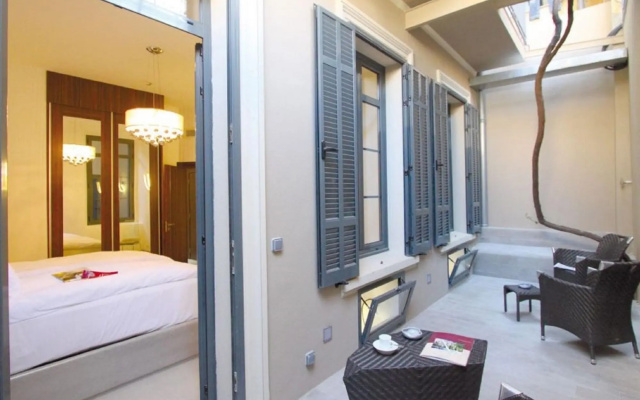 Luxurious apartment with patio in the famous city of Cannes