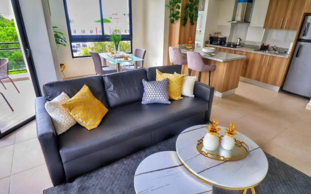 Sleek 1-Bedroom Condo w/Rooftop Hot tub in Gazcue