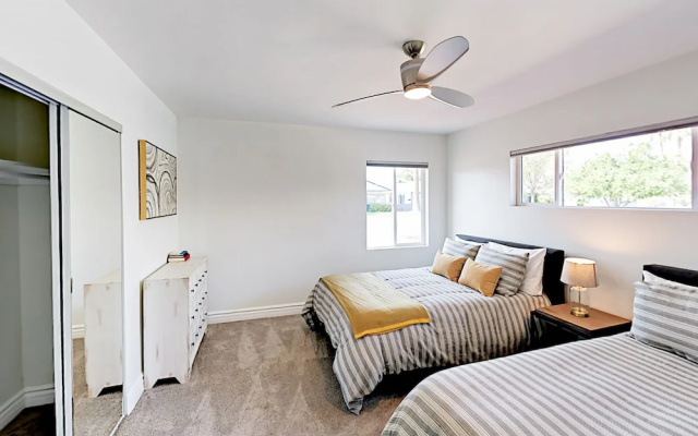 Mid Century Modern Home 3 Bedrooms 2 Bathrooms Home